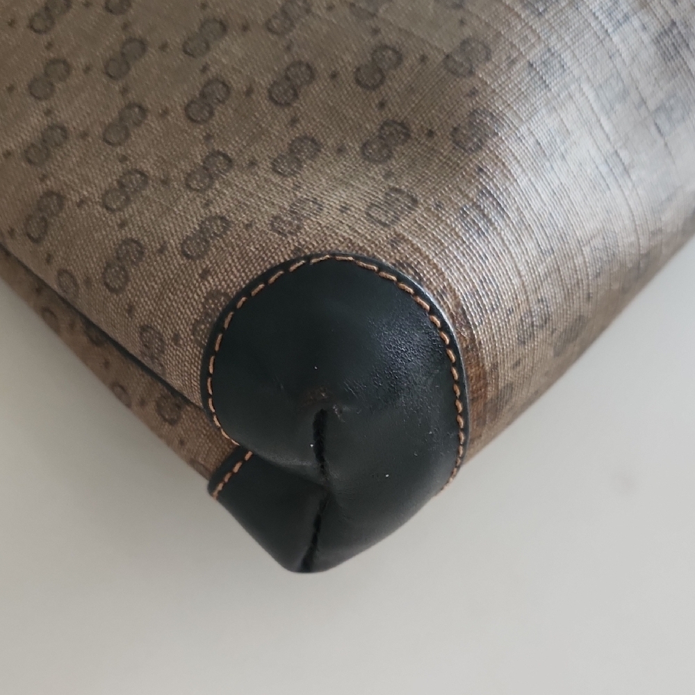Gucci Crossbody In Elegant Brown And Tan GG Pattern..Gorgeous Classic Gucci! - Picture 8 of 12